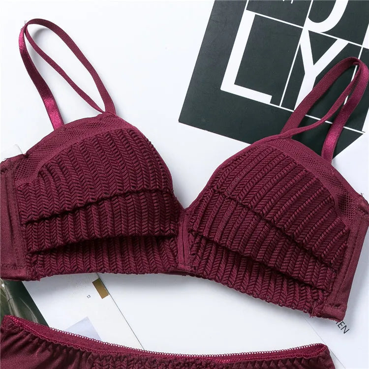 Factory Wholesale Triangle Cup Breathable Lace Wire Free Bra and Brief Set Women Underwear Set