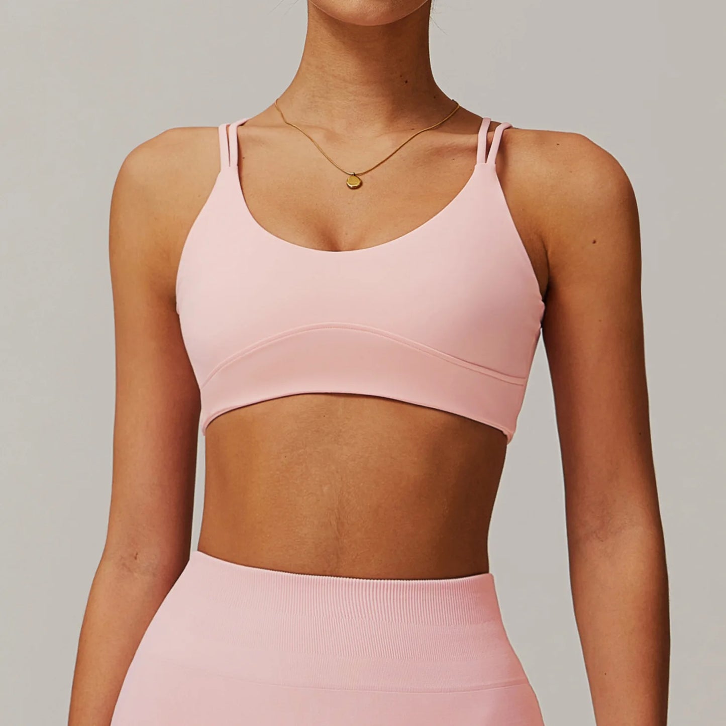 4001 Custom Logo New Sexy Hot Seamless Quick Dry Breathable Yoga Gym Strappy Cross Back Running Fitness Workout Women Sports Bra