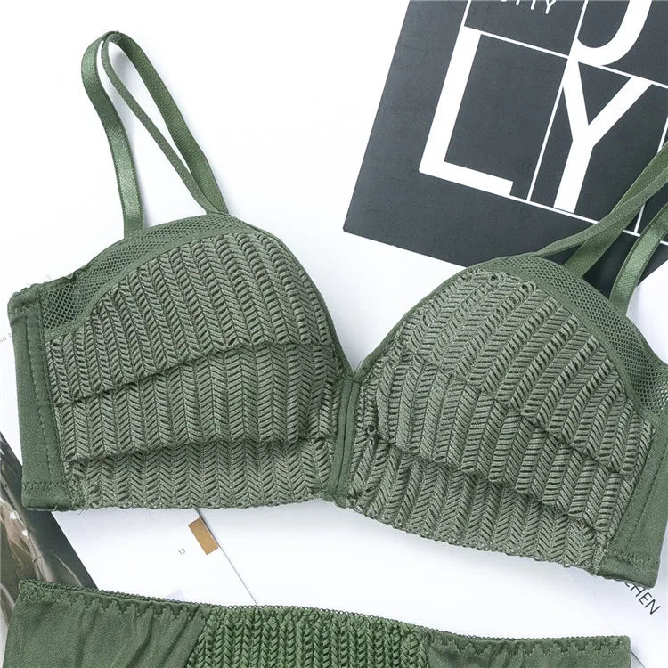 Factory Wholesale Triangle Cup Breathable Lace Wire Free Bra and Brief Set Women Underwear Set